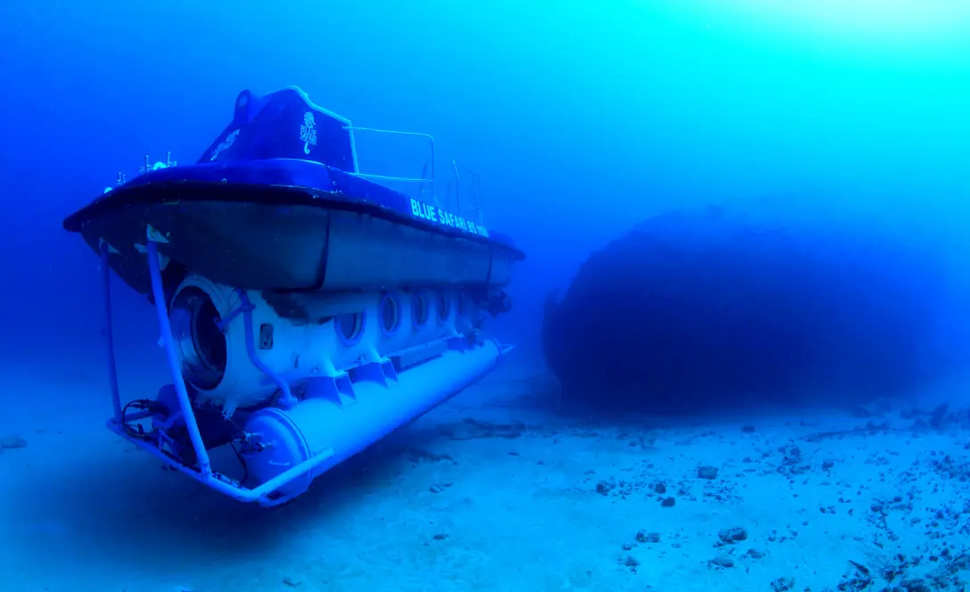 Blue Safari Submarine